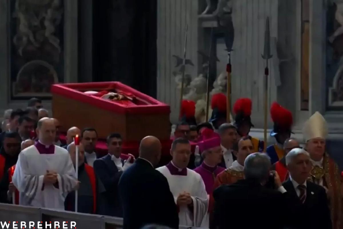 Papa Franciscus’un naaşı Aziz Petrus Bazilikası’nda! On binler naaşı görmek için Vatikan’a akın etti