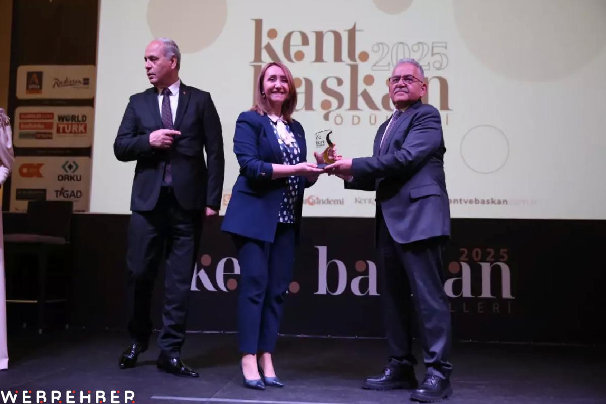 Pazaryeri Belediye Başkanı Zekiye Tekin, Kayseri’deki Ödül Töreninde Konuştu