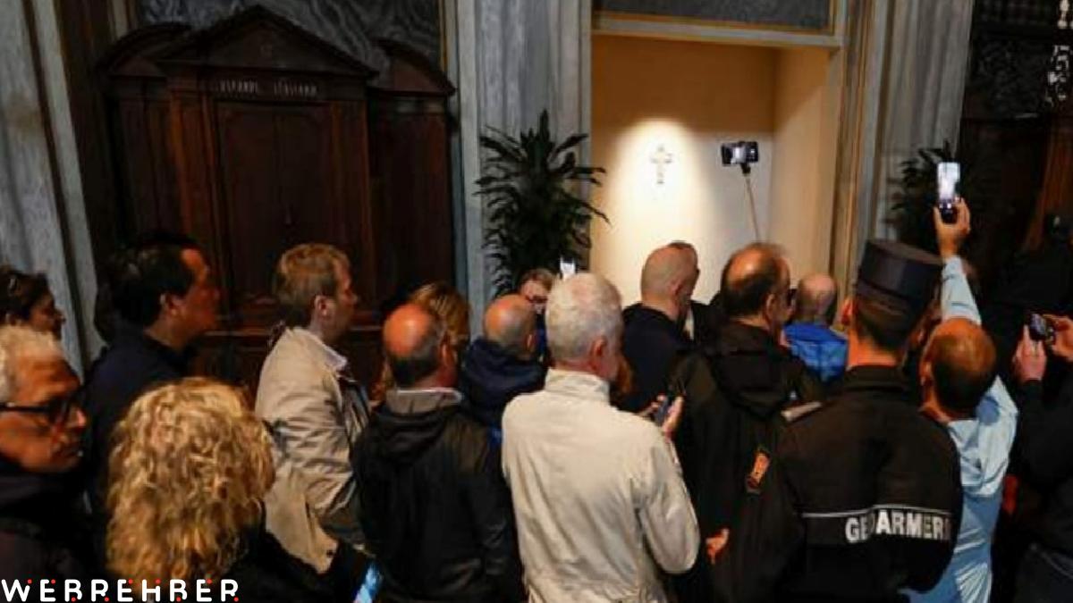 Roma’da Papa Francis’in kabri ziyaretçi akınına uğradı