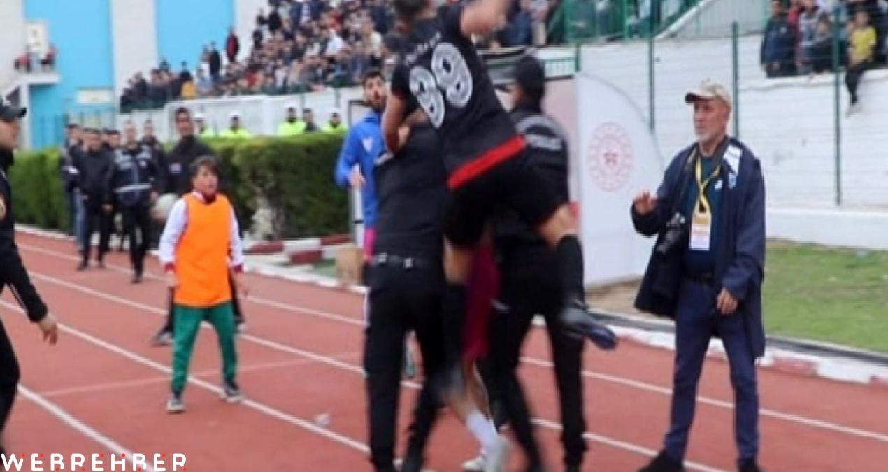 Şampiyonluk maçında kavga çıktı! Futbolcuları polis ayırdı