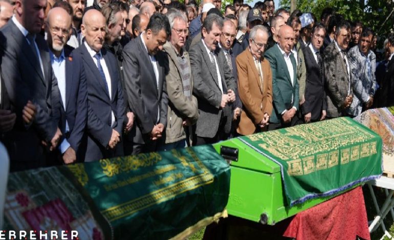 Samsun’da heyelan faciasında ölen baba ile iki çocuğu son yolculuğuna uğurlandı