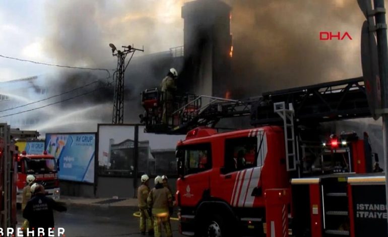 Sancaktepe’de fabrika yangını: Ekipler müdahale ediyor