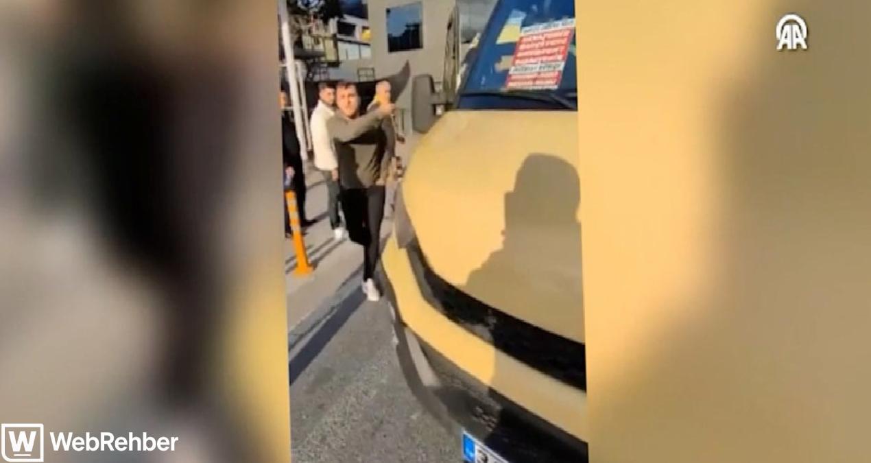 Şoförlerin yolcu tartışması trafiği kilitledi!