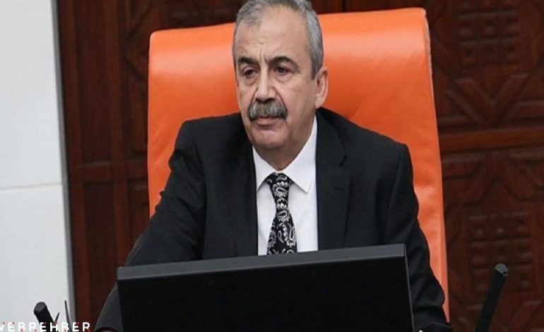 Son Dakika! Hastaneye kaldırılmıştı… Aort damarı yırtılan Sırrı Süreyya Önder ameliyata alındı