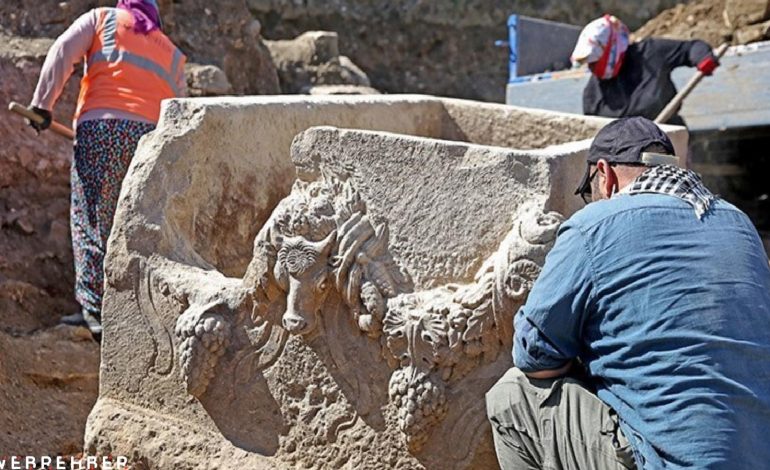 Stratonikeia’da 2 bin yıllık lahit ortaya çıktı