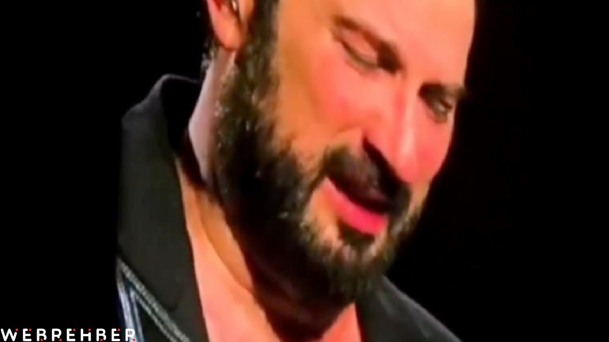 Tarkan konserinde annesini andı, gözyaşlarına boğuldu
