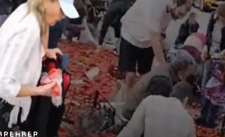 TIR değil vicdanlar devrildi! Yola saçılanları yağmaladılar