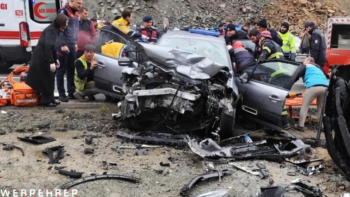 Trabzon’da iki araç kafa kafaya çarpıştı: 7 yaralı