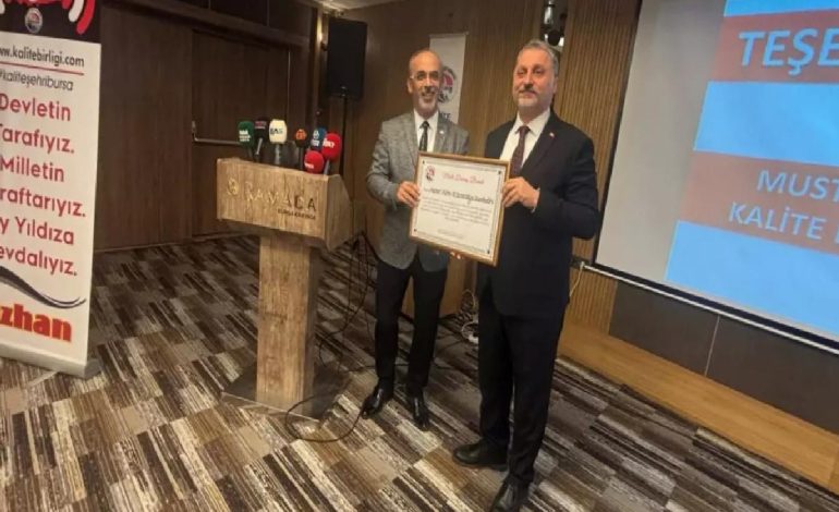 TÜMBİFED Genel Başkanı Mehmet Hüsrev’e “Milli Duruş Beratı”