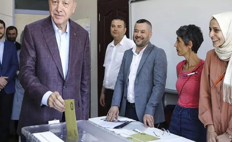 AK Parti Genel Sekreteri İnan, masasına gelen son anketi paylaştı