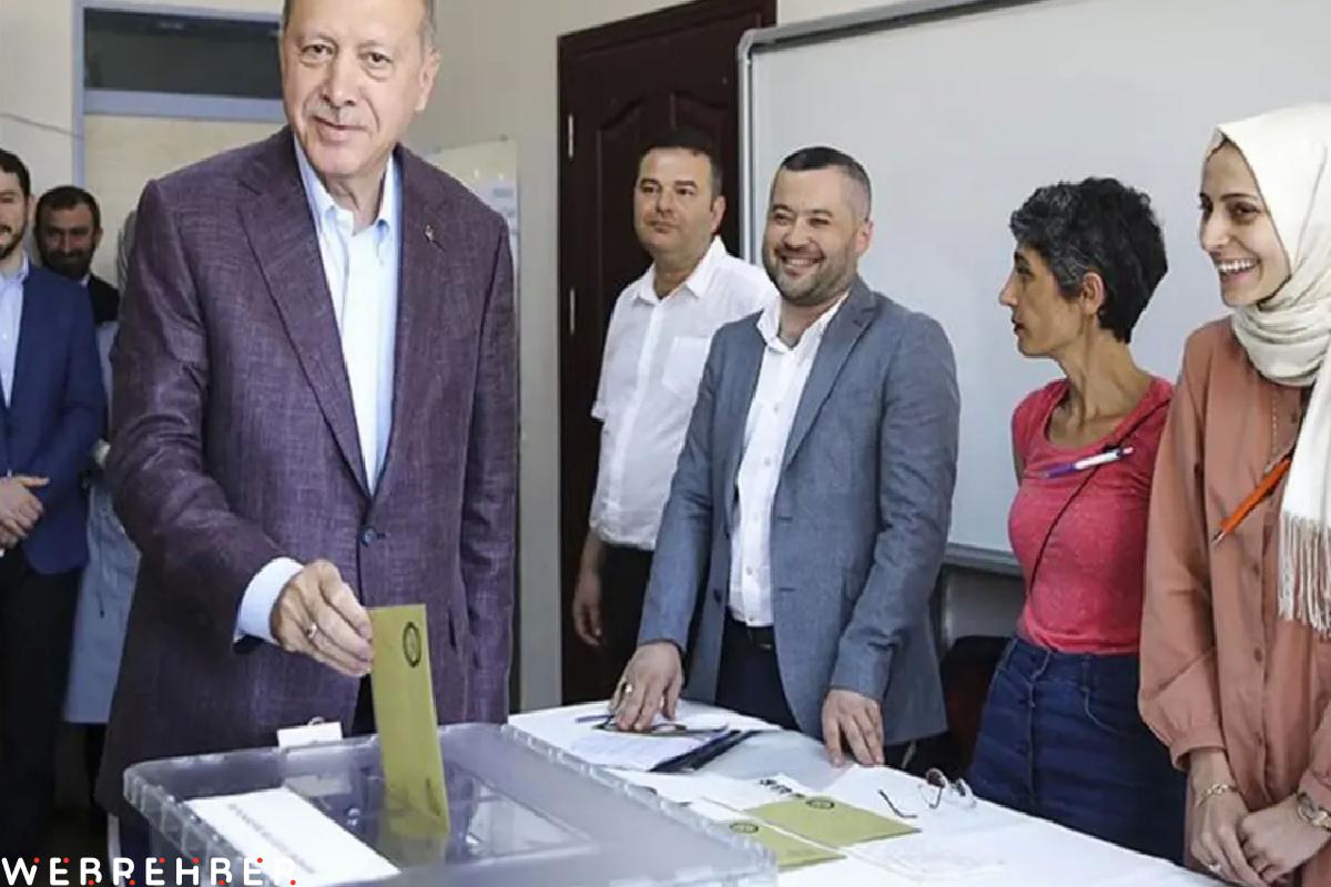 AK Parti Genel Sekreteri İnan, masasına gelen son anketi paylaştı
