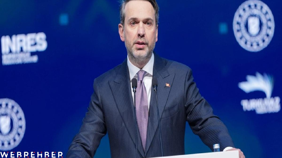 Alparslan Bayraktar: Enerjide merkez ülke olan bir Türkiye hedefliyoruz