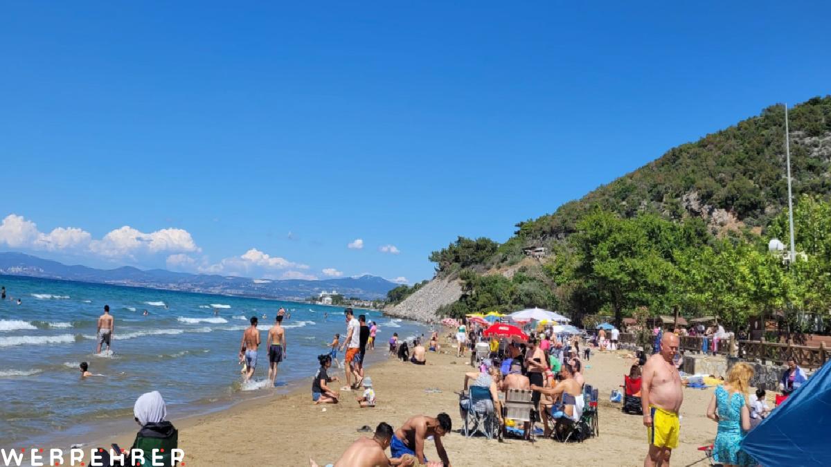 Aydın’da güneşli hava sahilleri doldurdu