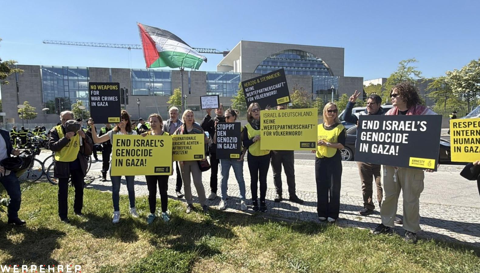 Berlin’de Herzog’a protesto: “İsrail’in Gazze’deki soykırımına son verin”