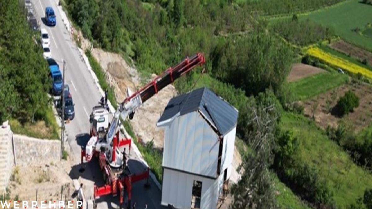 Bursa’da vinçle taşınan evin sahibi: Amacım hurdacıya satmaktı