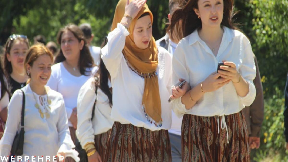 Çanakkaleli gençler Aşıklar Sokağı’nda kısmetini aradı