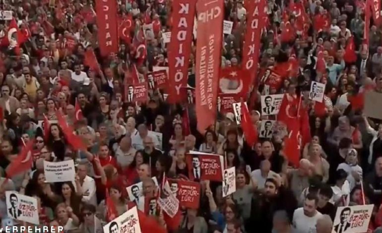 CHP’nin bu haftaki adresi Beyazıt! Yurttaşlar alana toplanmaya başladı
