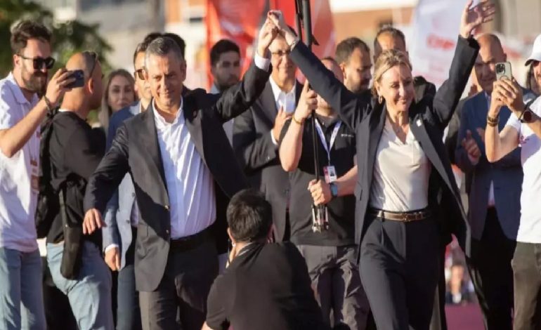 DEVA’dan istifa eden Seda Kaya Ösen CHP’ye katıldı