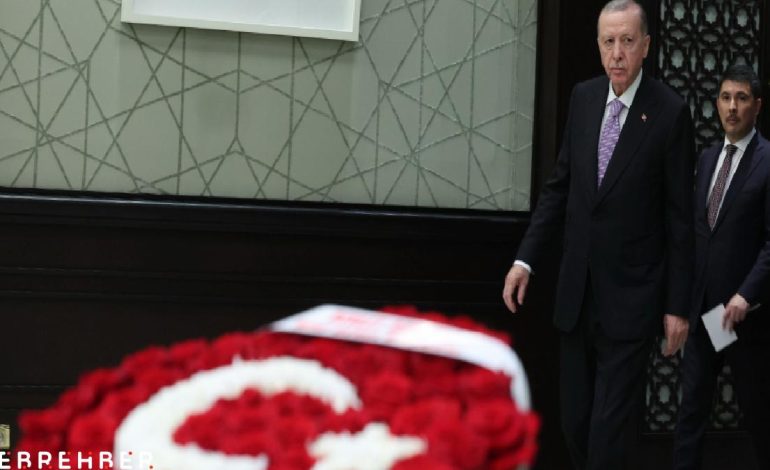 Devlet Bahçeli’den Kabine’ye Türk bayraklı çiçek