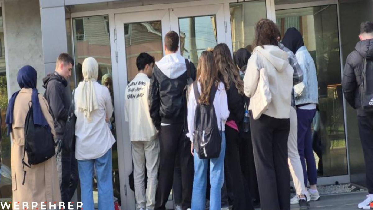 Düzce’de sınava hazırlanan gençlerin kütüphane kuyruğu