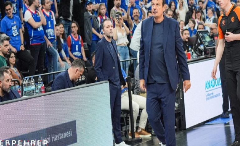 Ergin Ataman’dan şok sözler: Tribünlerle gerildi, sahayı terk etti