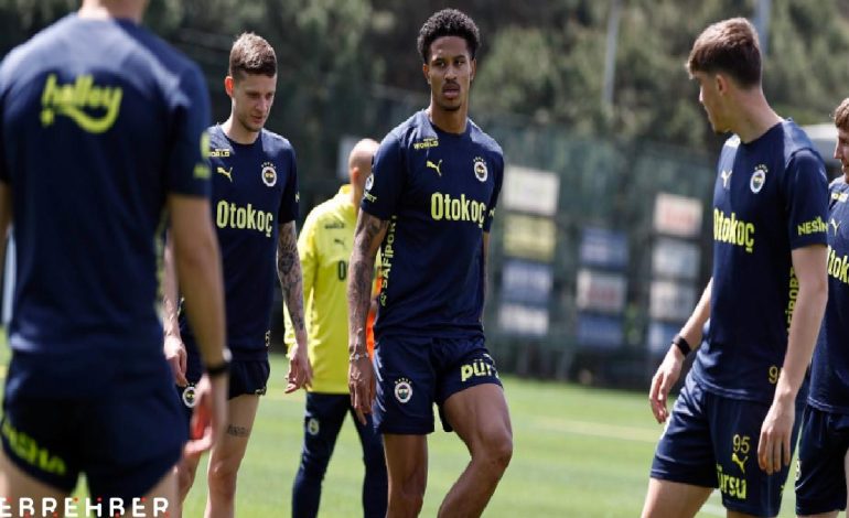 Fenerbahçe’de Jayden Oosterwolde idmana katıldı