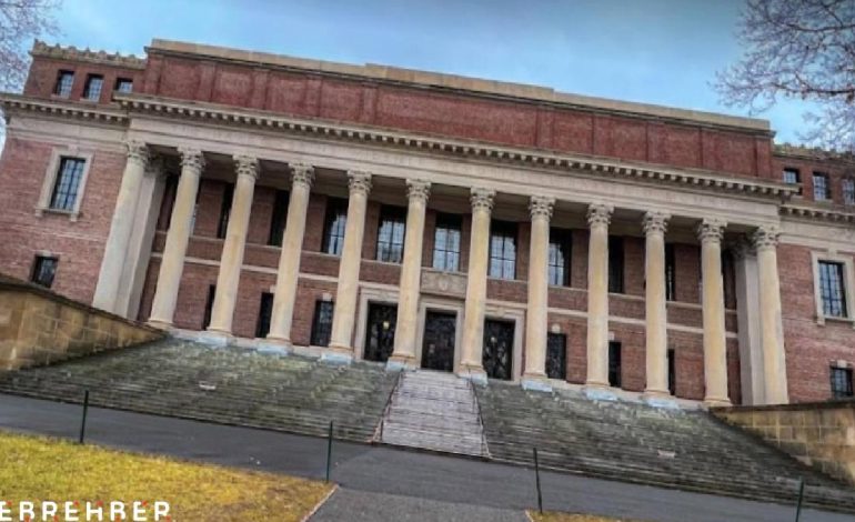 Harvard Rektörü Garber: Vergi muafiyetinin kaldırılması ‘yasa dışı’ olur