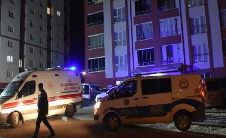 İki kardeş, boğazlarından kesilmiş halde ölü bulundu
