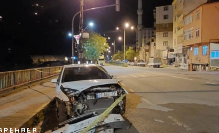 İki otomobil çarpıştı! İki kişi öldü 3 kişi yaralandı