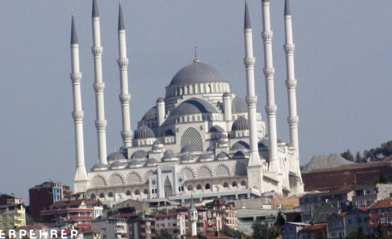 İstanbul’un silüetinde yer edinen Büyük Çamlıca Cami 6 yaşında