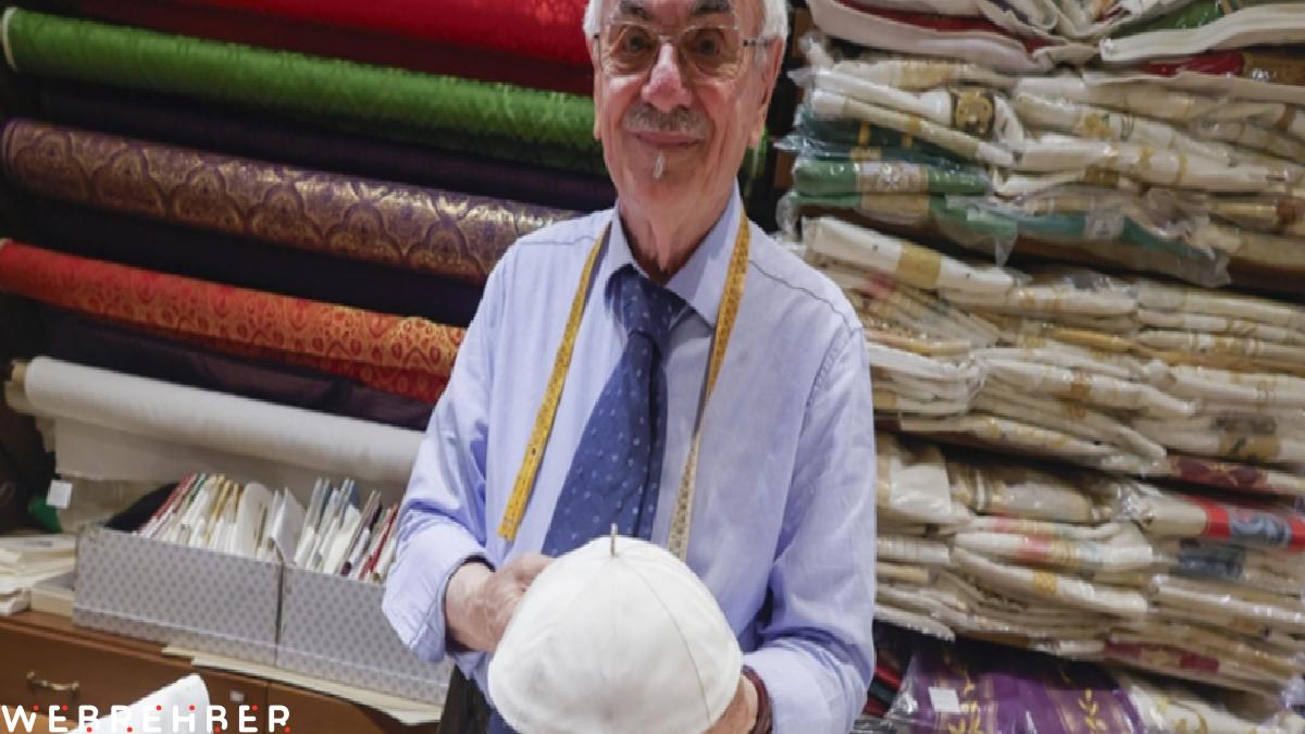 İtalyan Terzi Mancinelli, dördüncü kez bir Papayı giydirmeye hazırlanıyor