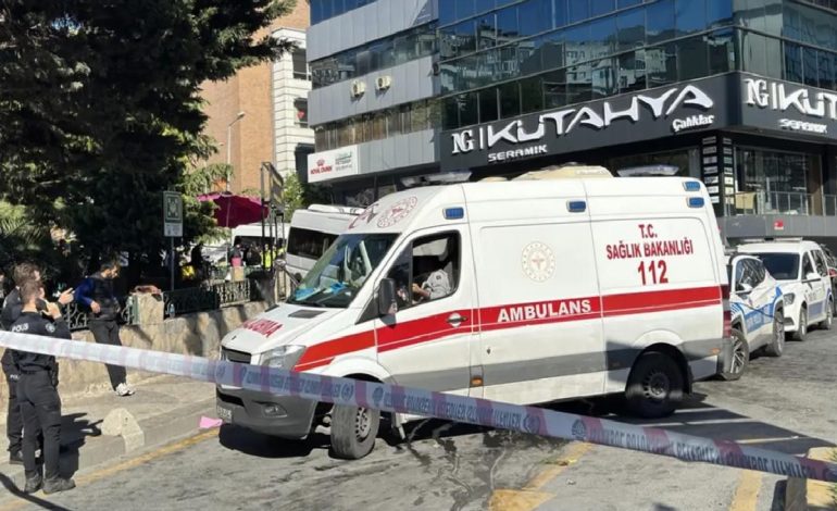 Kağıthane’de minibüs yayaların arasına daldı: 1 ölü, 3 yaralı