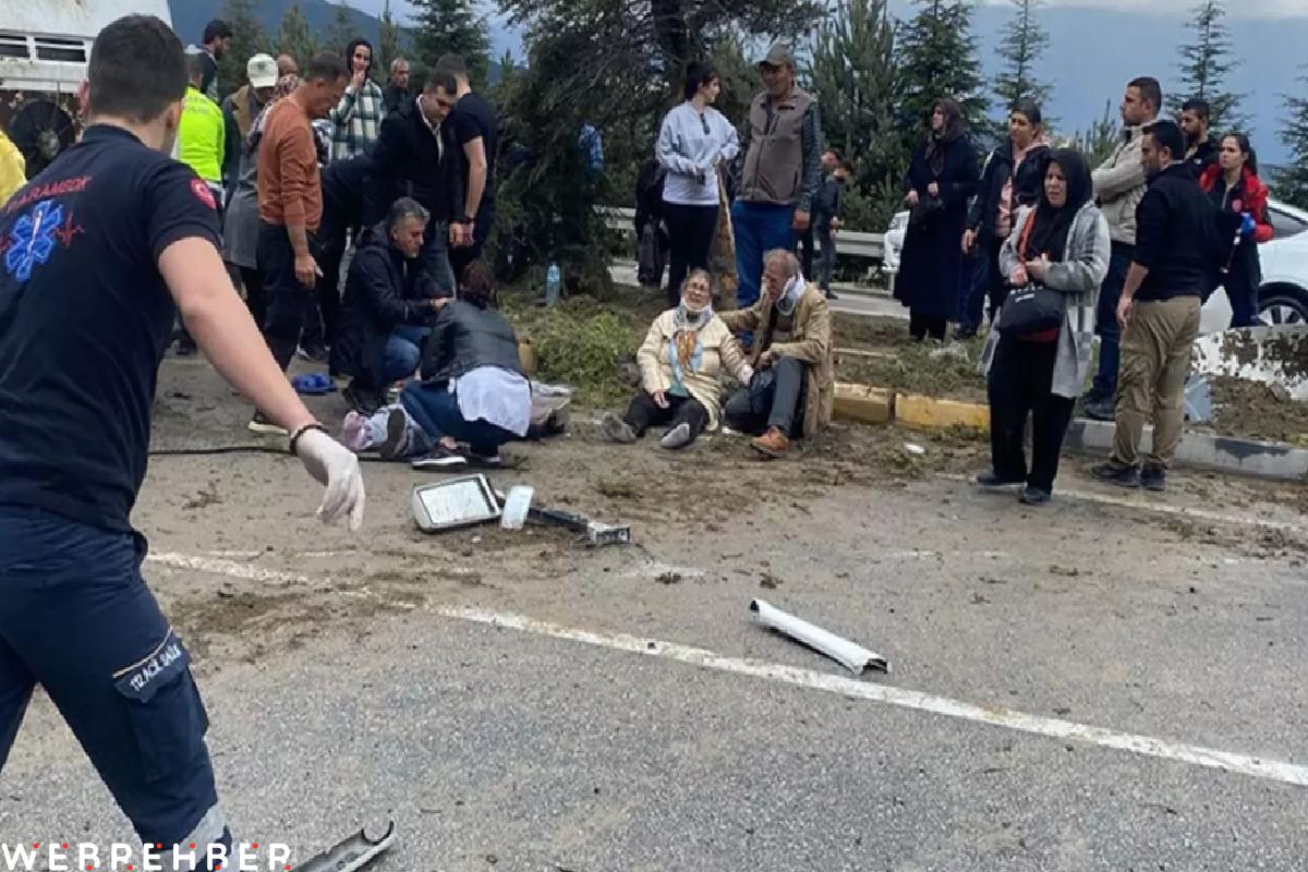 Karşı şeride geçip yan yattı! Isparta’da can pazarı: 15 kişi yaralandı