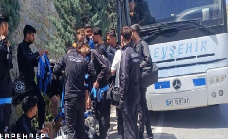 Konya’da kafile otobüsünün lastiği patlayınca futbolcular taksiyle maça yetiştirildi
