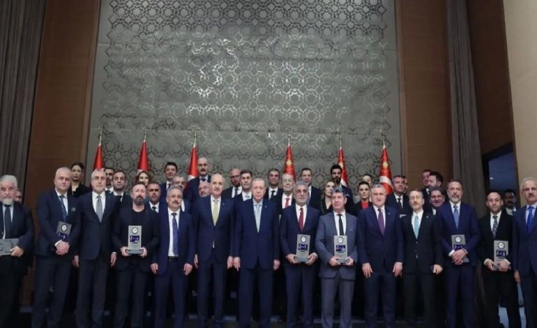 Medya ödülleri sahiplerini buldu! Cumhurbaşkanı Erdoğan’dan Türkiye Basın Federasyonuna teşekkür