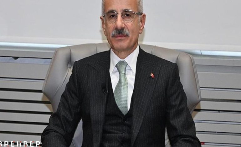 Müdürken uğraştı, bakan oldu uzattı