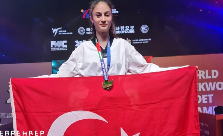 Sena Yılmaz, taekwondoda dünya şampiyonu