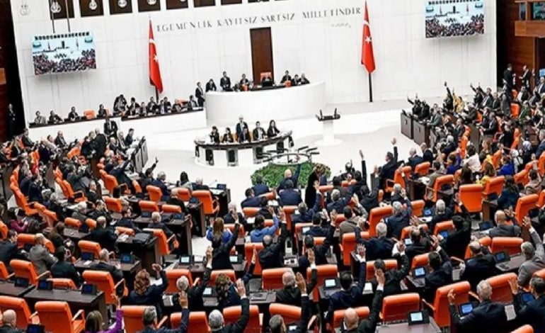 Sırrı Süreyya Önder ilk değil! İşte görevine devam ederken hayatını kaybeden vekillerimiz
