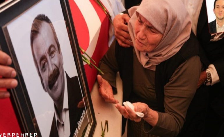 Sırrı Süreyya Önder son yolculuğuna uğurlandı… Annesi tabutu başında ağıtlar yaktı: Cenaze namazını İhsan Eliaçık kıldırdı