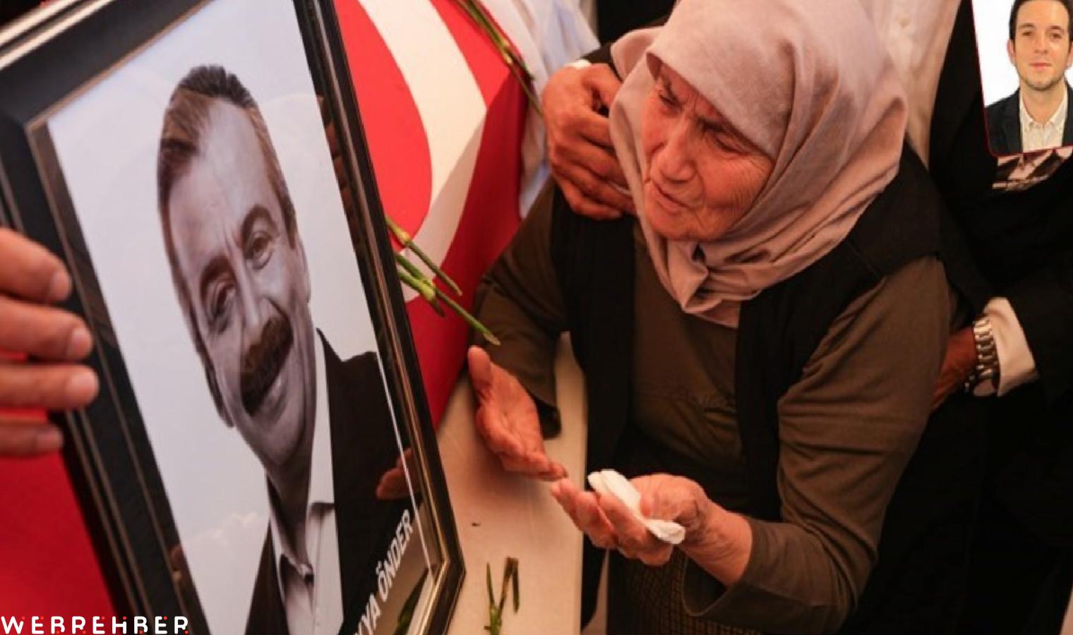 Sırrı Süreyya Önder son yolculuğuna uğurlandı… Annesi tabutu başında ağıtlar yaktı: Cenaze namazını İhsan Eliaçık kıldırdı
