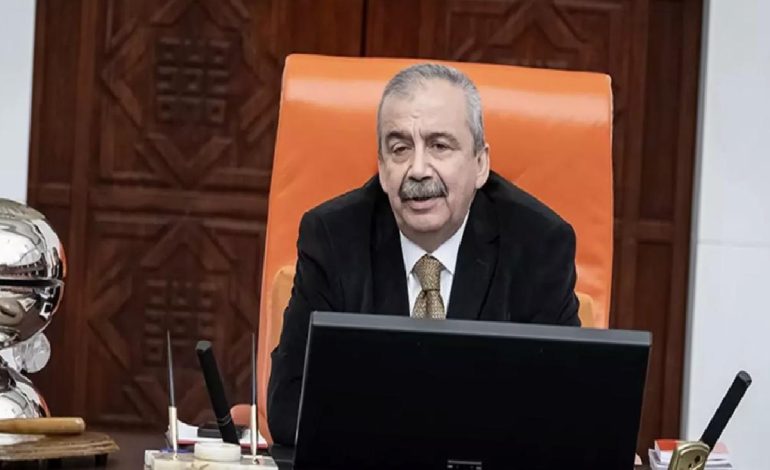 Sırrı Süreyye Önder renkli kişiliğiyle biliniyordu