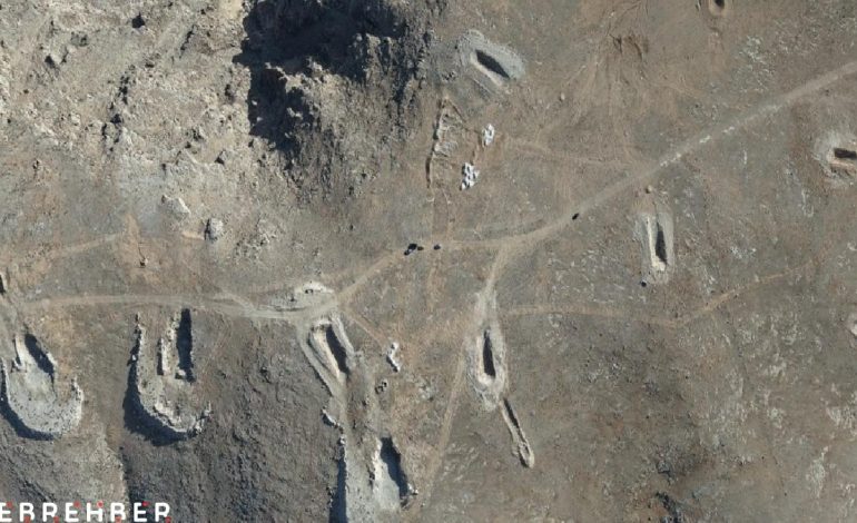 Suriye’de, Beşşar Esed rejiminin öldürdüğü binlerce kişinin gömüldüğü el-Tel sahası havadan görüntülendi