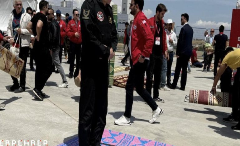 TEKNOFEST’in en dikkat çeken karesi: Cuma namazını birlikte kıldılar
