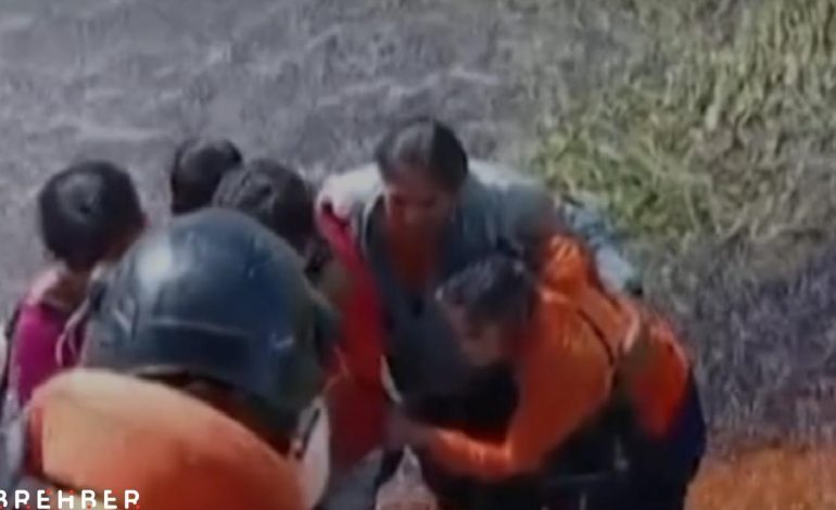 Uçak kazasından sağ çıktılar, timsahlarla dolu bataklığa düştüler: Canlı canlı yenmekten zor kurtuldular