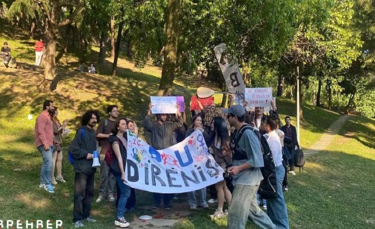 Üniversite öğrencilerinden tutuklu gençlere destek eylemi
