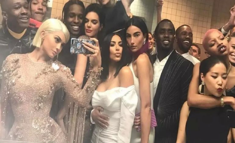 Ünlü sunucudan magazin dünyasını sarsacak sözler: Onları tuvalette yakaladım