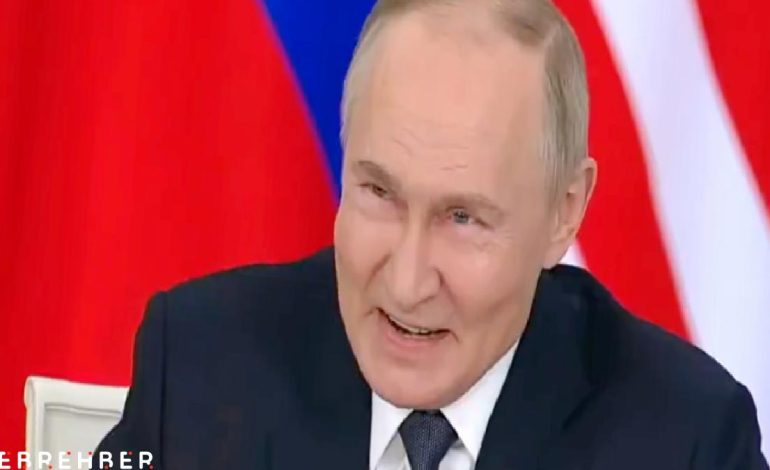 Vladimir Putin ile Malezya Başbakanı arasında güldüren ‘taht’ diyaloğu